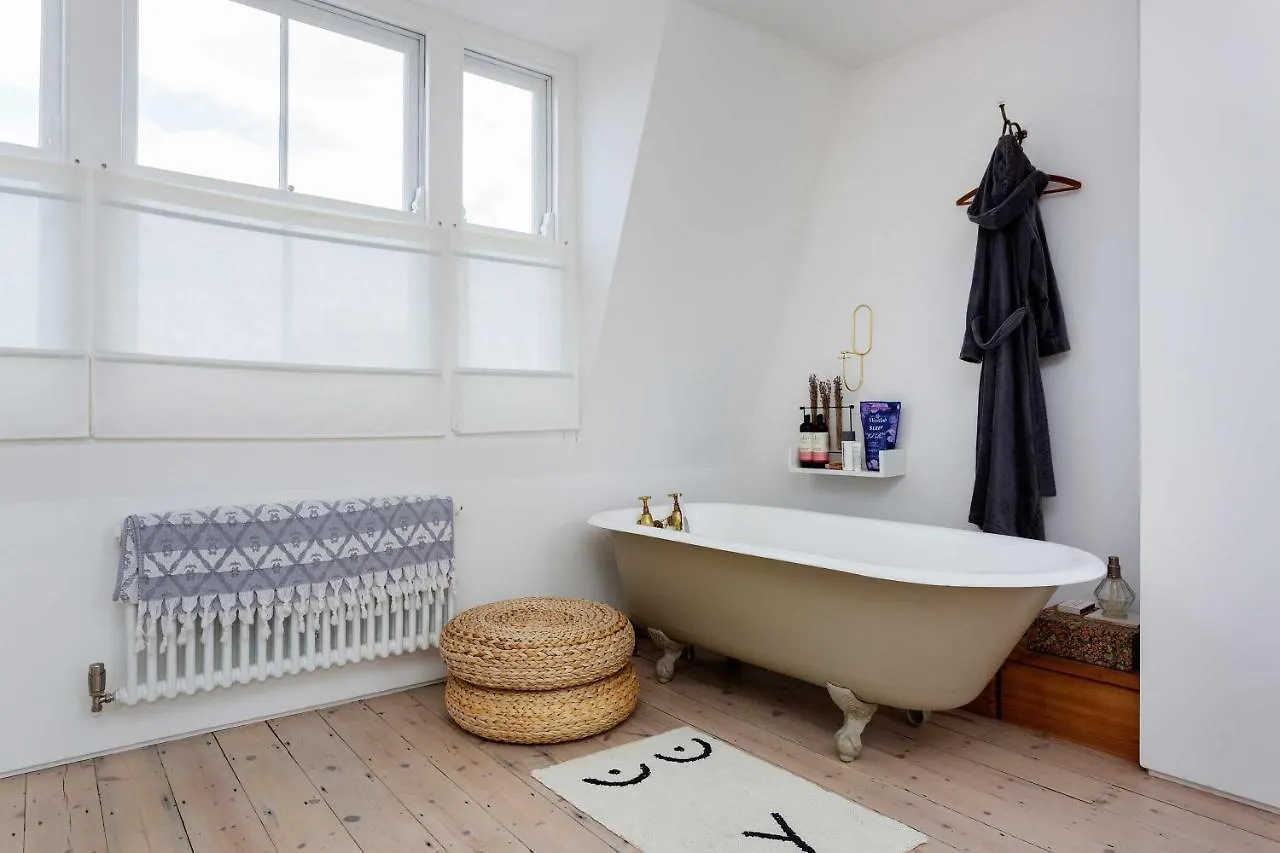 Veeve - The Brickworks Villa London Holiday home