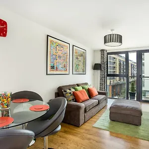  Apartment Beautiful, Secure, 2-bedroom Canal-side